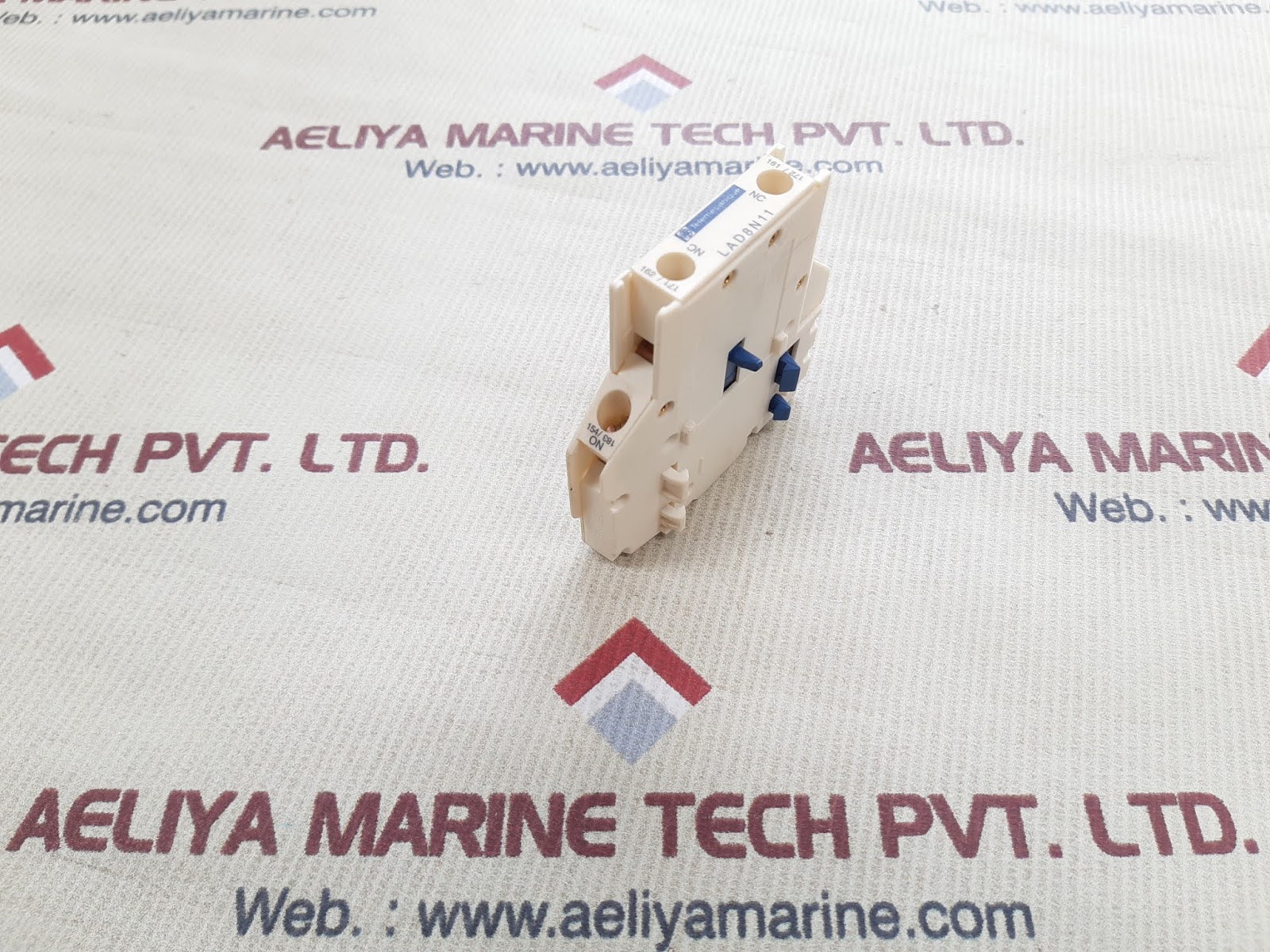 Telemecanique lad8n11 contact block - Image 2