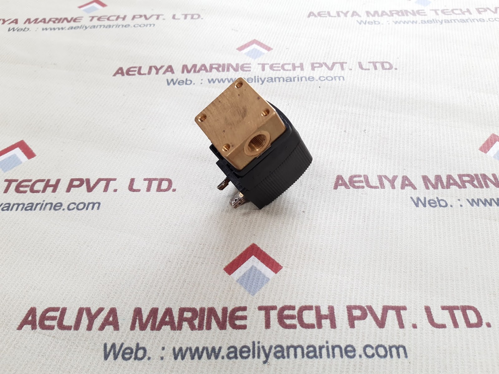 Burkert 6014 C 1,5 Fkm M5 Solenoid Valve - Image 3