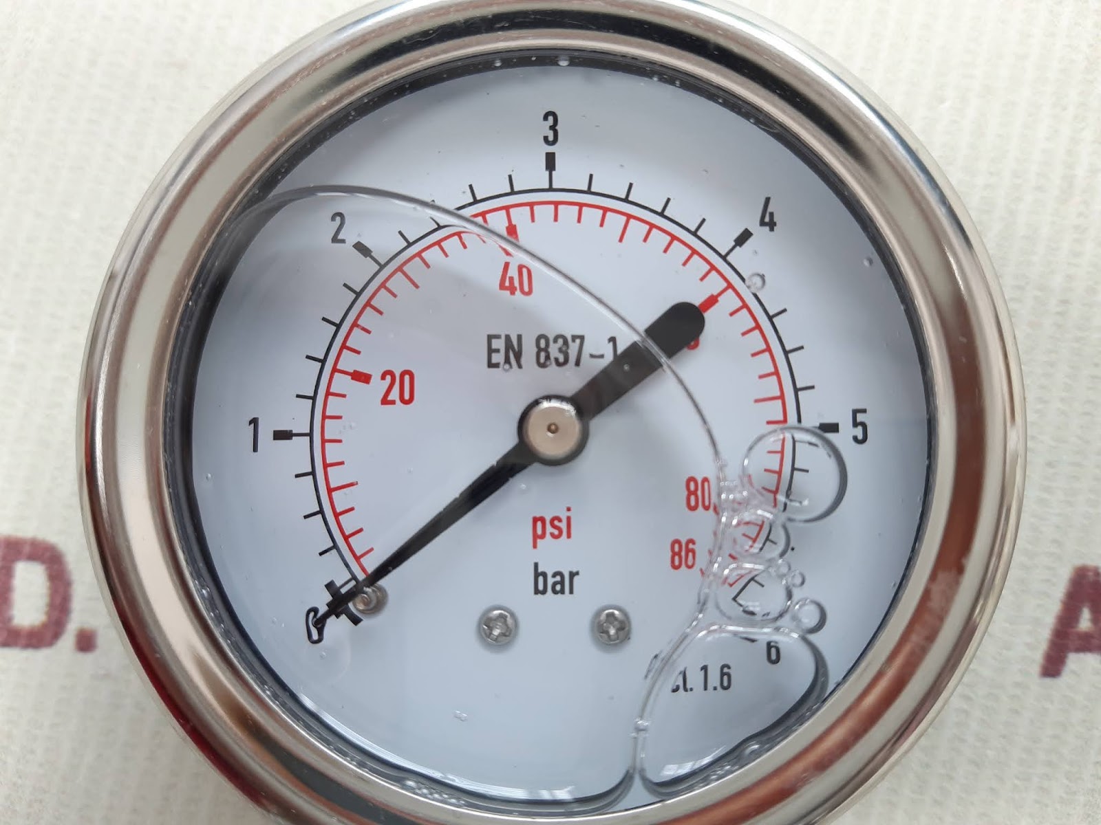 En 837-1 glycerine oil filled pressure gauge cl.1.6 0-6bar 0-86psi - Image 2