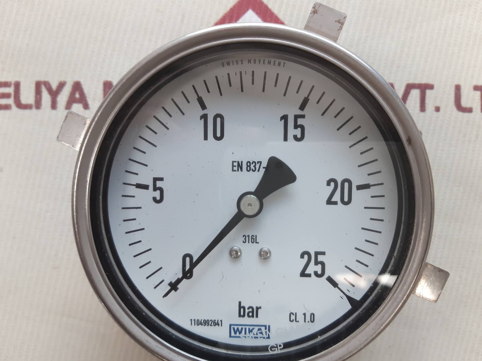 Wika en 837-1 cl 1.0 pressure gauge 0-25 bar - Image 2