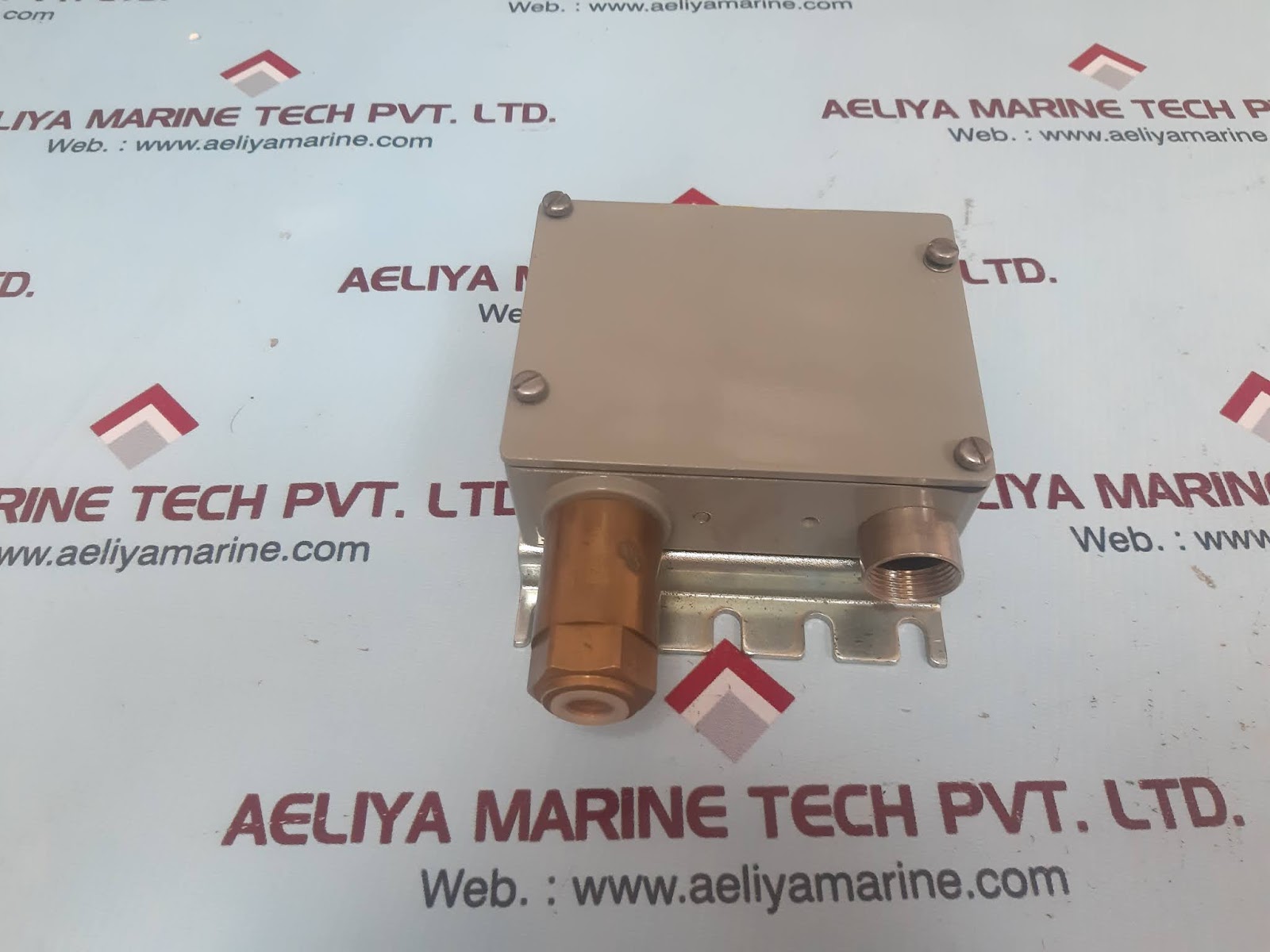 TRAFAG 904.2381 PRESSURE TRANSMITTER