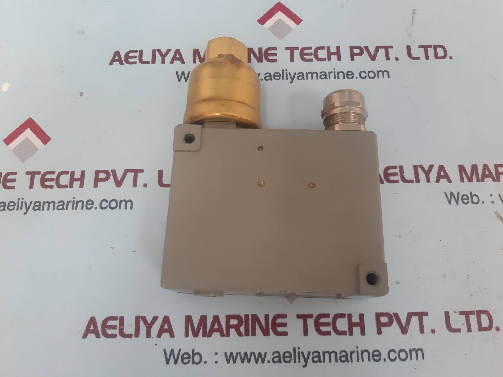 TRAFAG 941.2375.901 PRESSURE SWITCH - Image 3