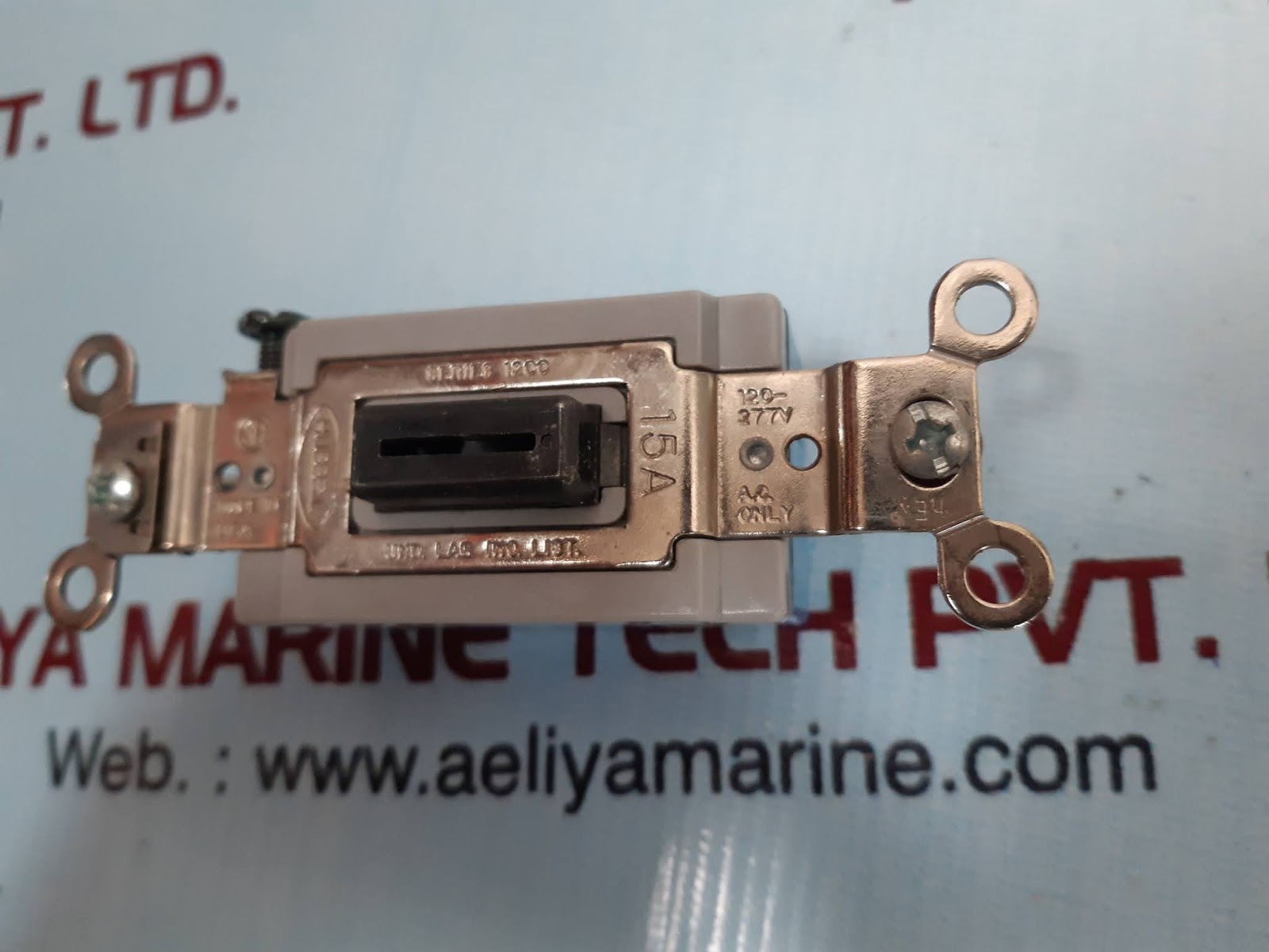 HUBBELL SERIES 1200 15A RED TOGGLE SWITCH - Image 3