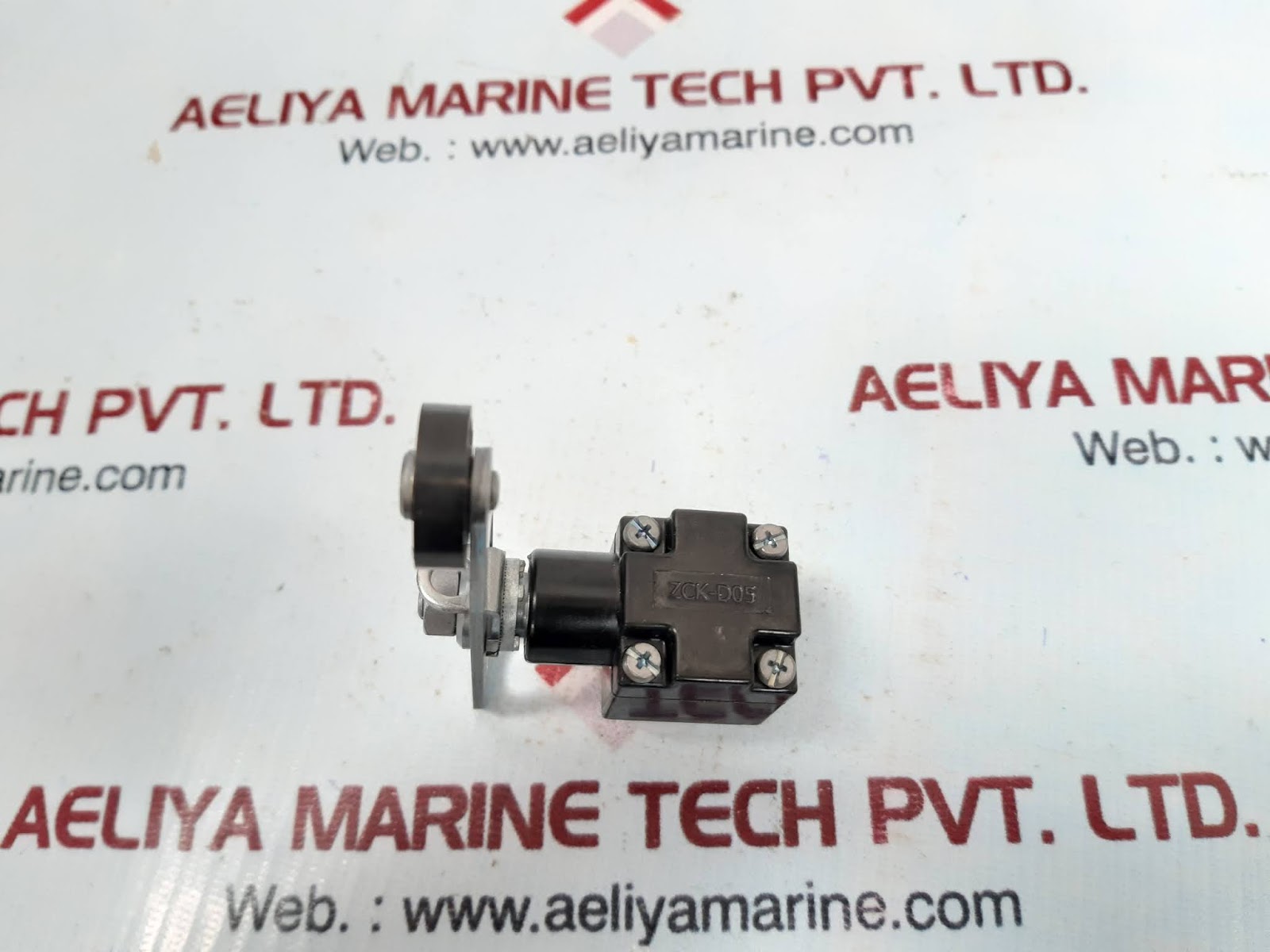 TELEMECANIQUE ZCK-D05 LIMIT SWITCH HEAD - Image 2