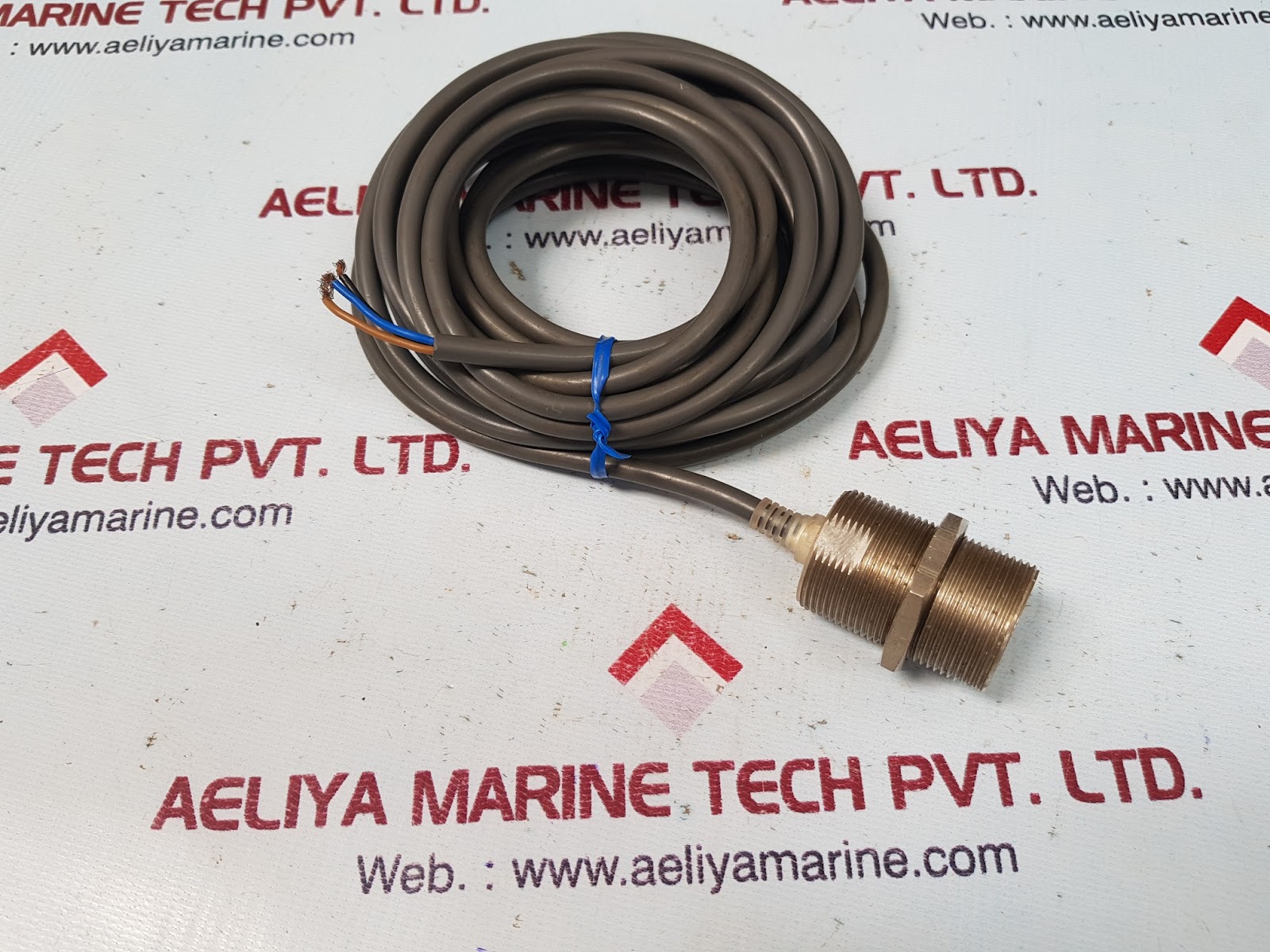 OMRON E2E-X10E2 PROXIMITY SENSOR - Image 2