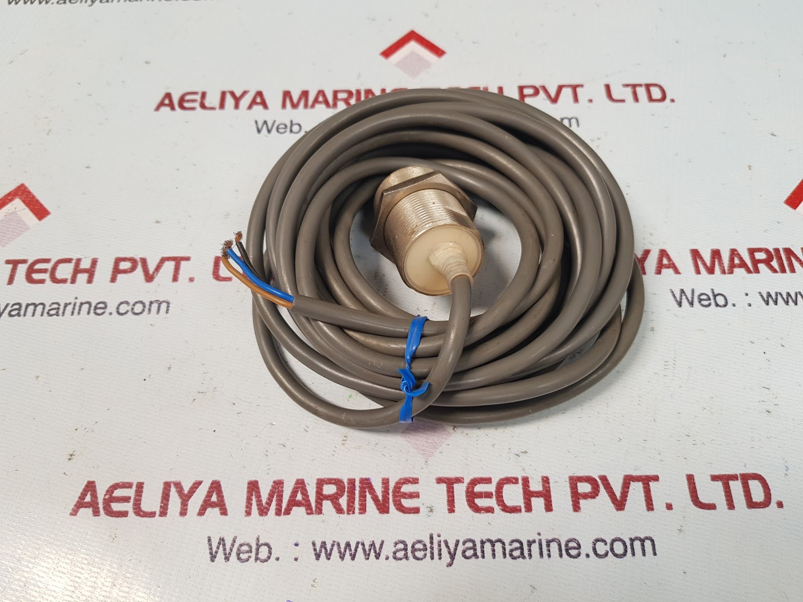 OMRON E2E-X10E2 PROXIMITY SENSOR - Image 3