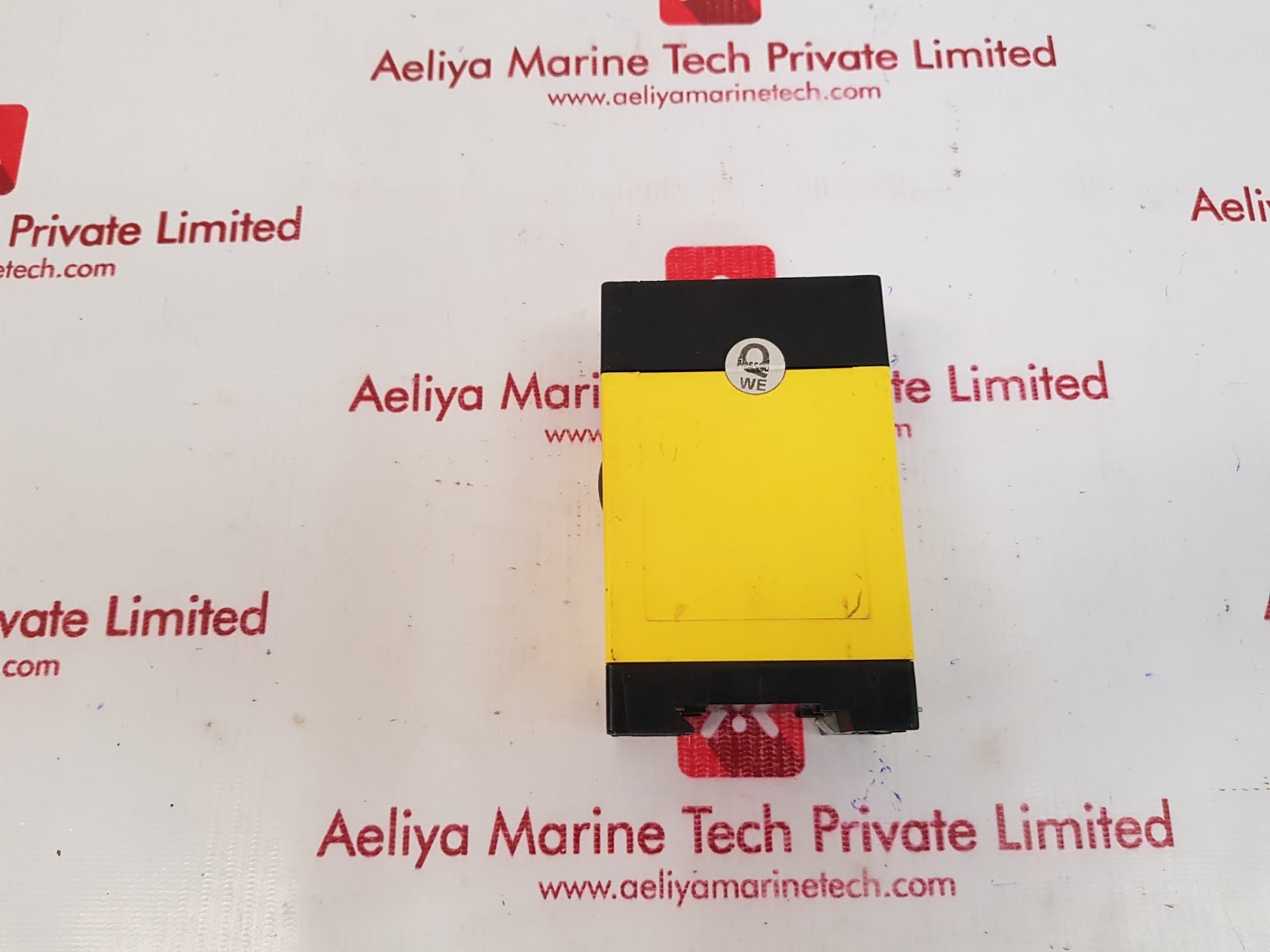 BENDER SUA143 VOLTAGE RELAY B932802 - Image 3