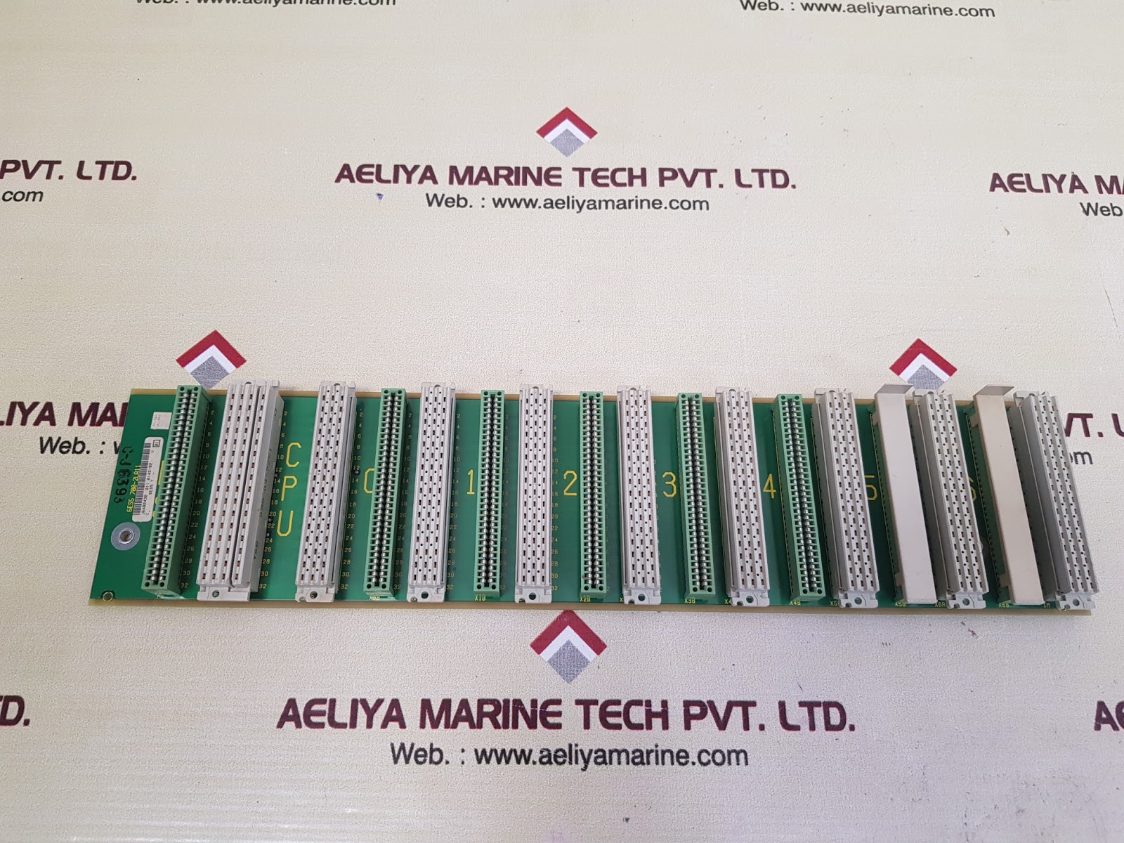 SIEMENS 6ES5 700-2LA11 SLOT RACK - Image 2