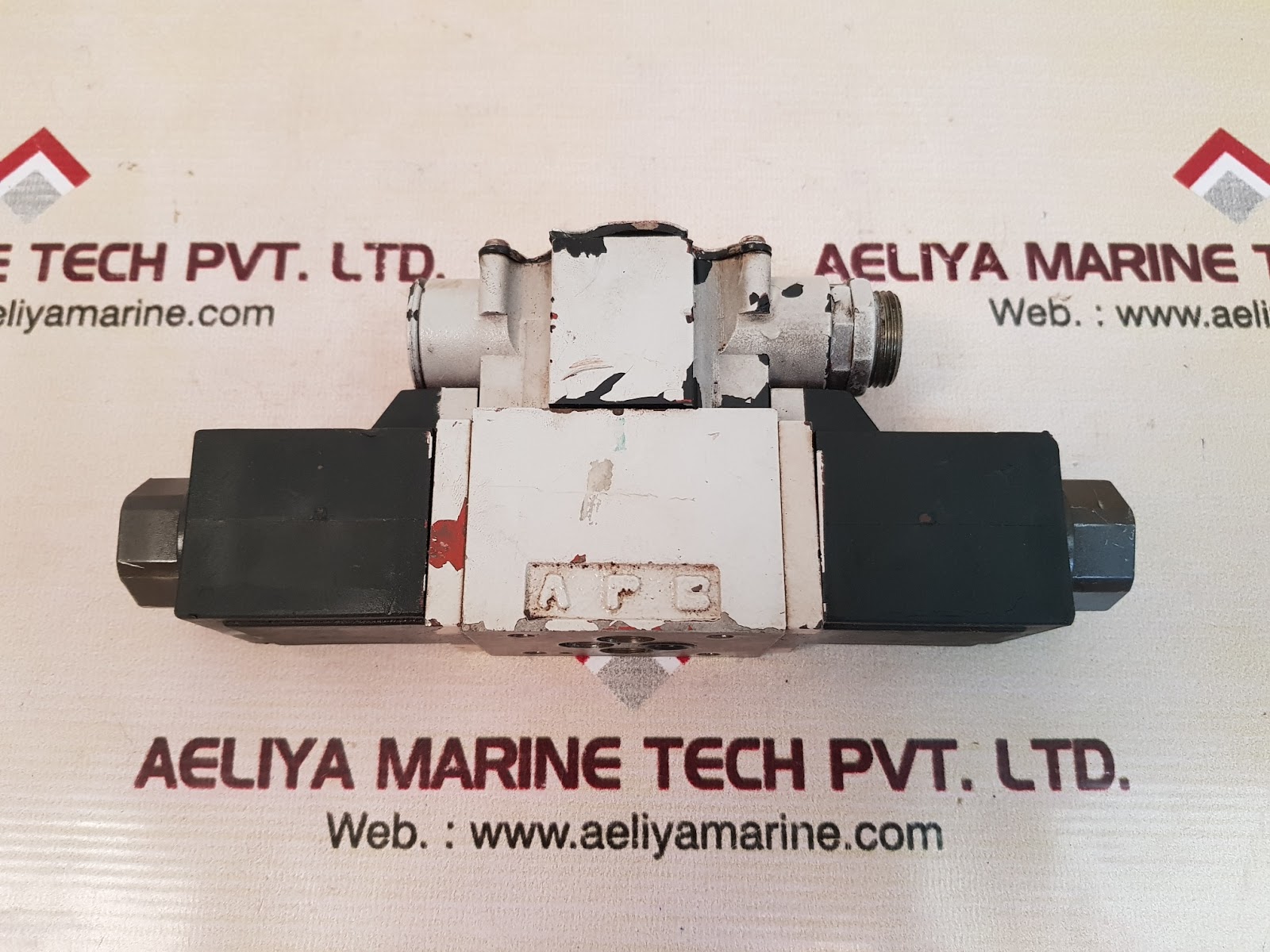Uchida-rexroth 4weh22hd70/0f6aw110-00 directional control valve - Image 2