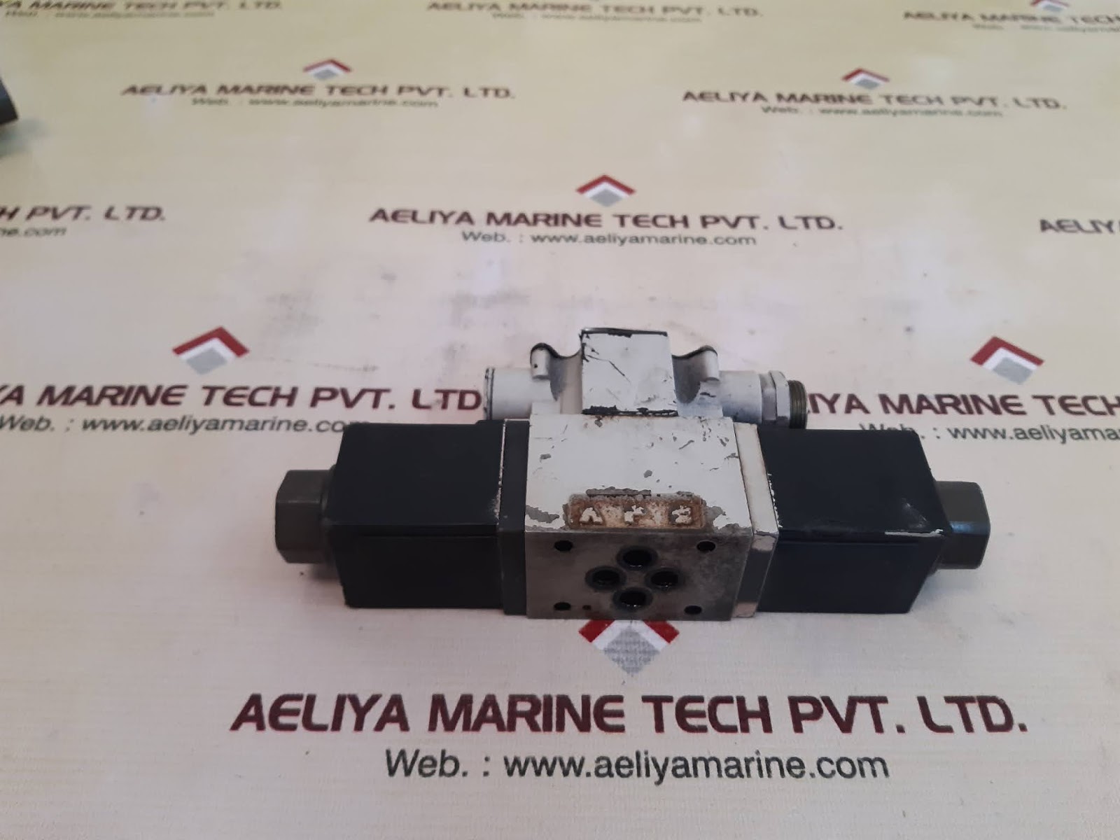 UCHIDA-REXROTH H-4WEH32J60/6AW110-00 DIRECTIONAL CONTROL VALVE - Image 3