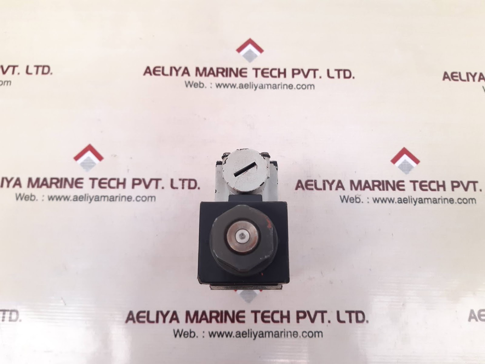 Uchida-rexroth 4weh22j70/6aw110-00 control valve - Image 7