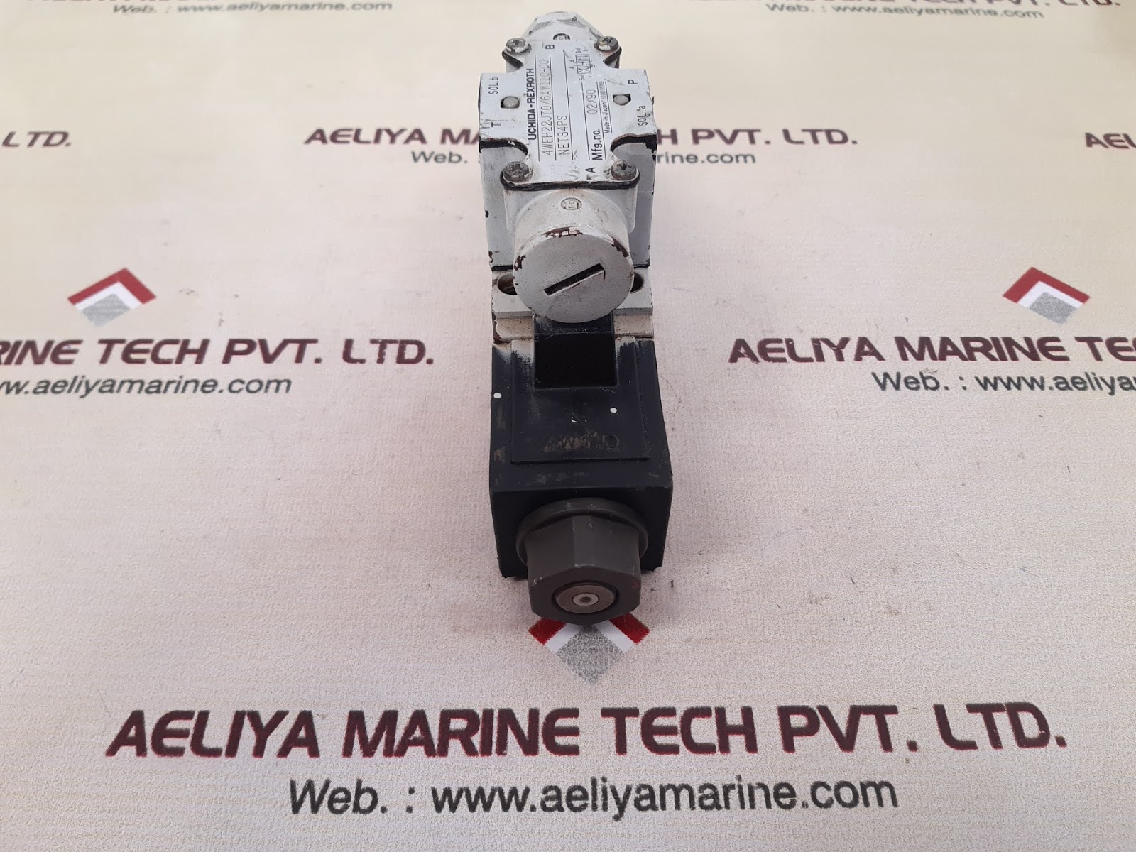 Uchida-rexroth 4weh22j70/6aw110-00 control valve - Image 8