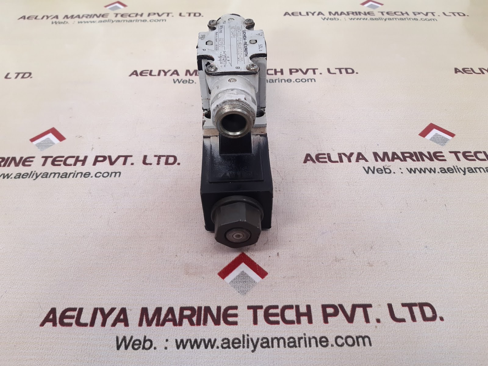 Uchida-rexroth 4weh22j70/6aw110-00 control valve - Image 9