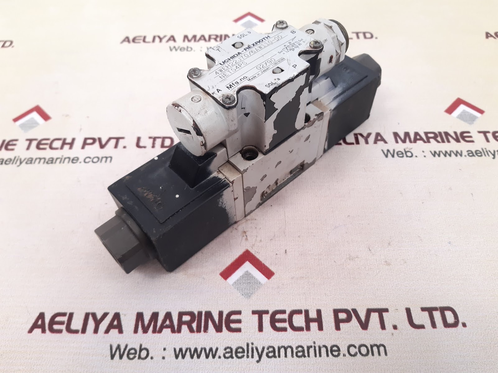Uchida-rexroth 4weh22j70/6aw110-00 control valve - Image 10