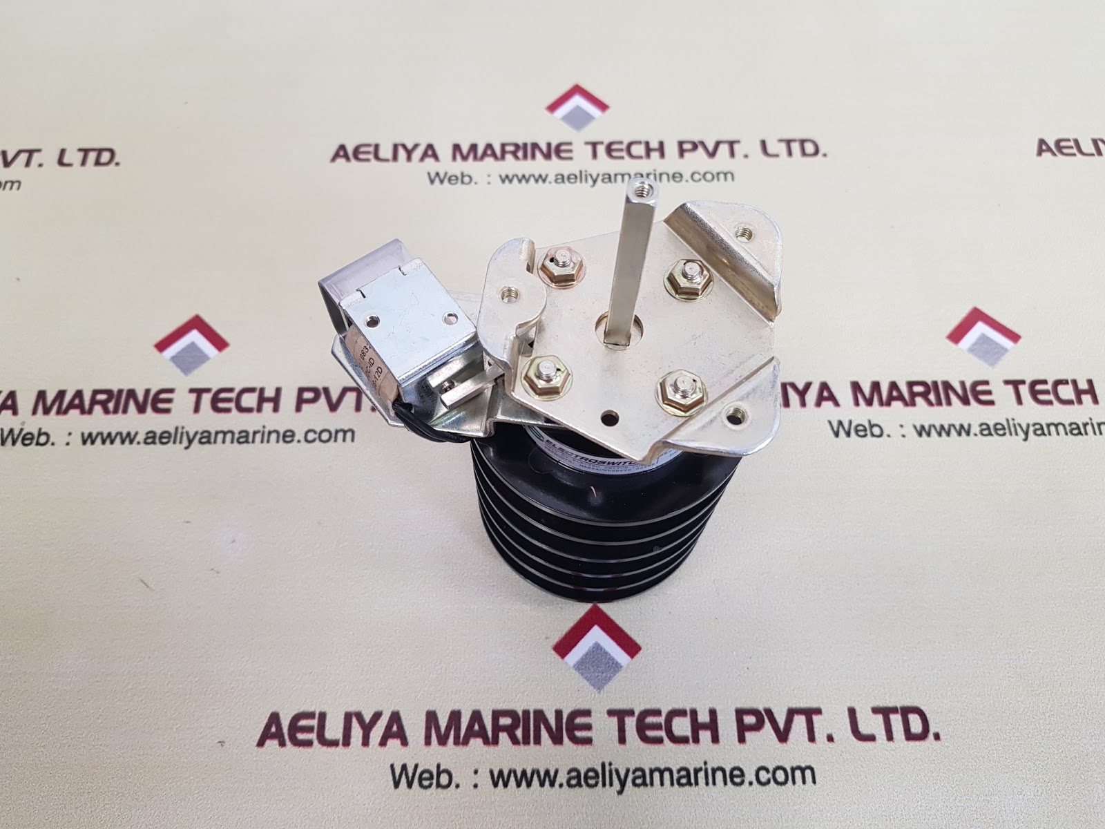 Electroswitch 7804d rotary switch lock out relay - Image 4