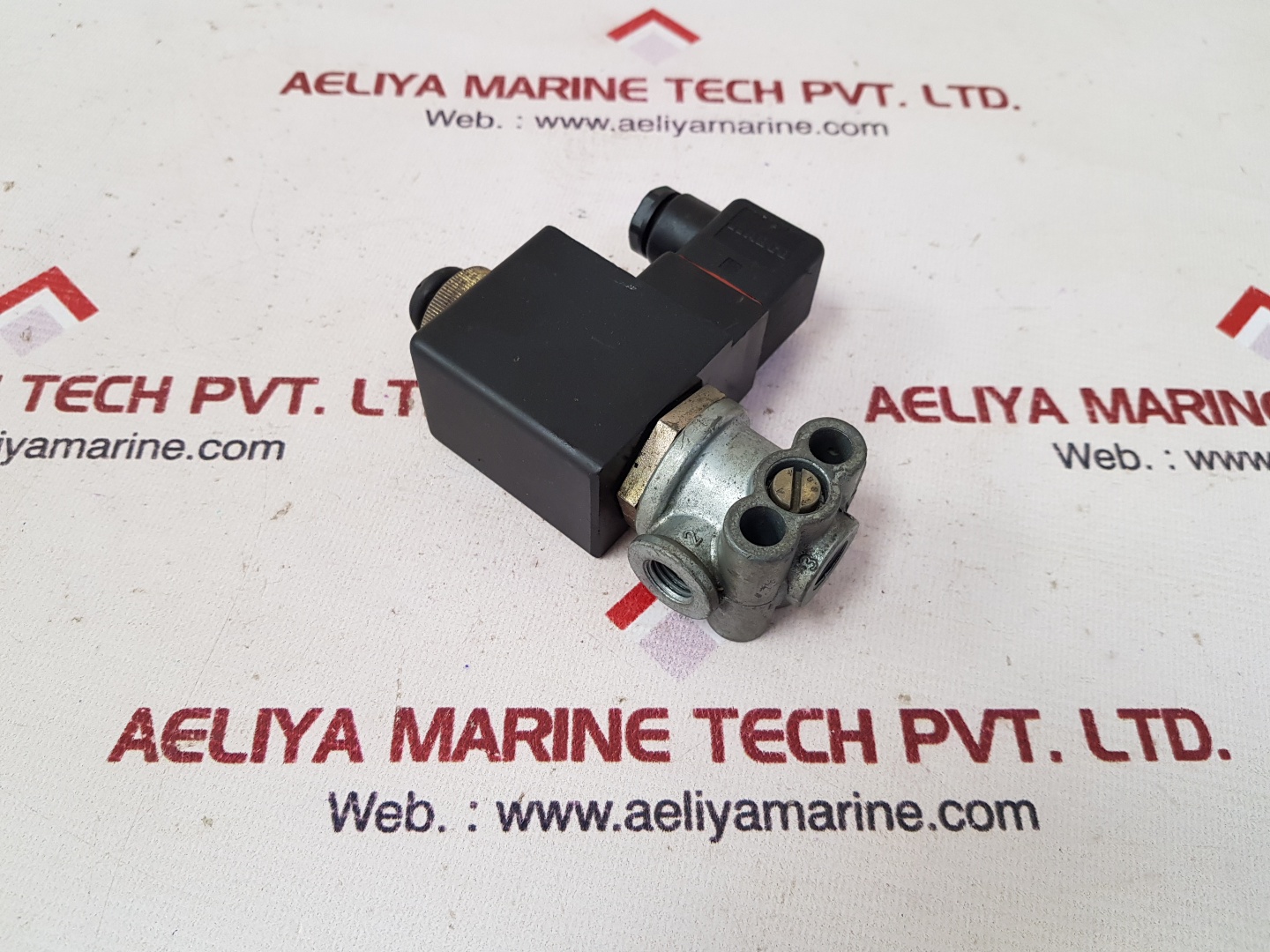 Wabco 472 127 1400 control valve - Image 3