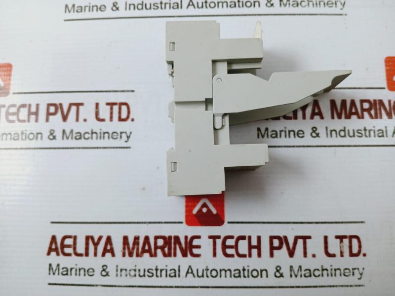 Carlo Gavazzi Zmi2na Relay With Zmi2na Socket 300v - Image 3