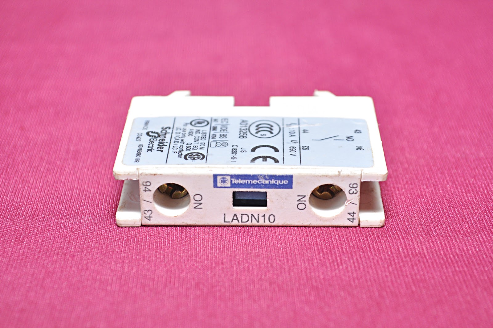 Telemecanique Ladn10 Contactor 690V 10A - Image 2