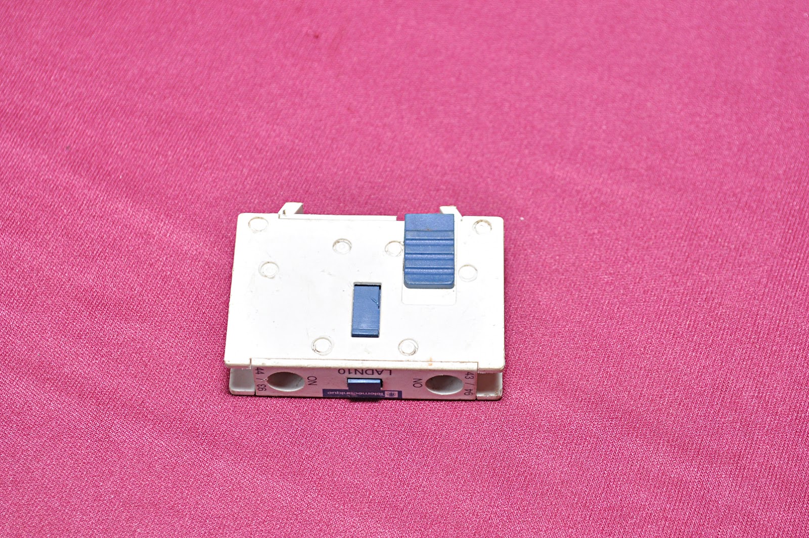 Telemecanique Ladn10 Contactor 690V 10A - Image 6