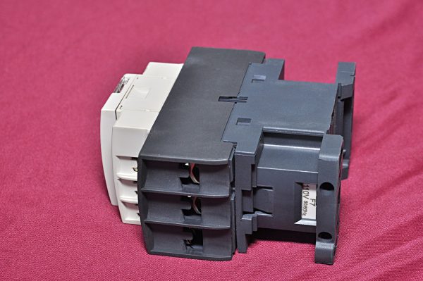 Telemecanique /square D/schneider electric lc1d32 contactor - Image 4