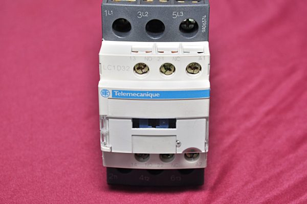 Telemecanique /square D/schneider electric lc1d32 contactor - Image 7