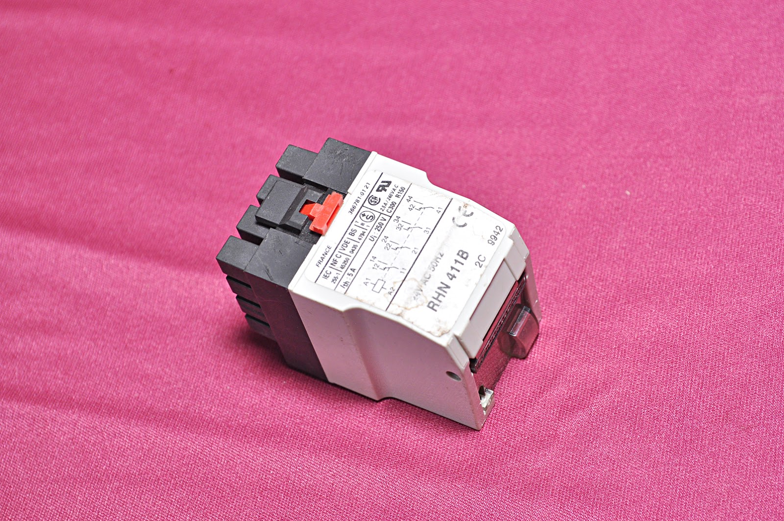 Telemecanique Rhn 411B Relay 24V 50Hz - Image 2