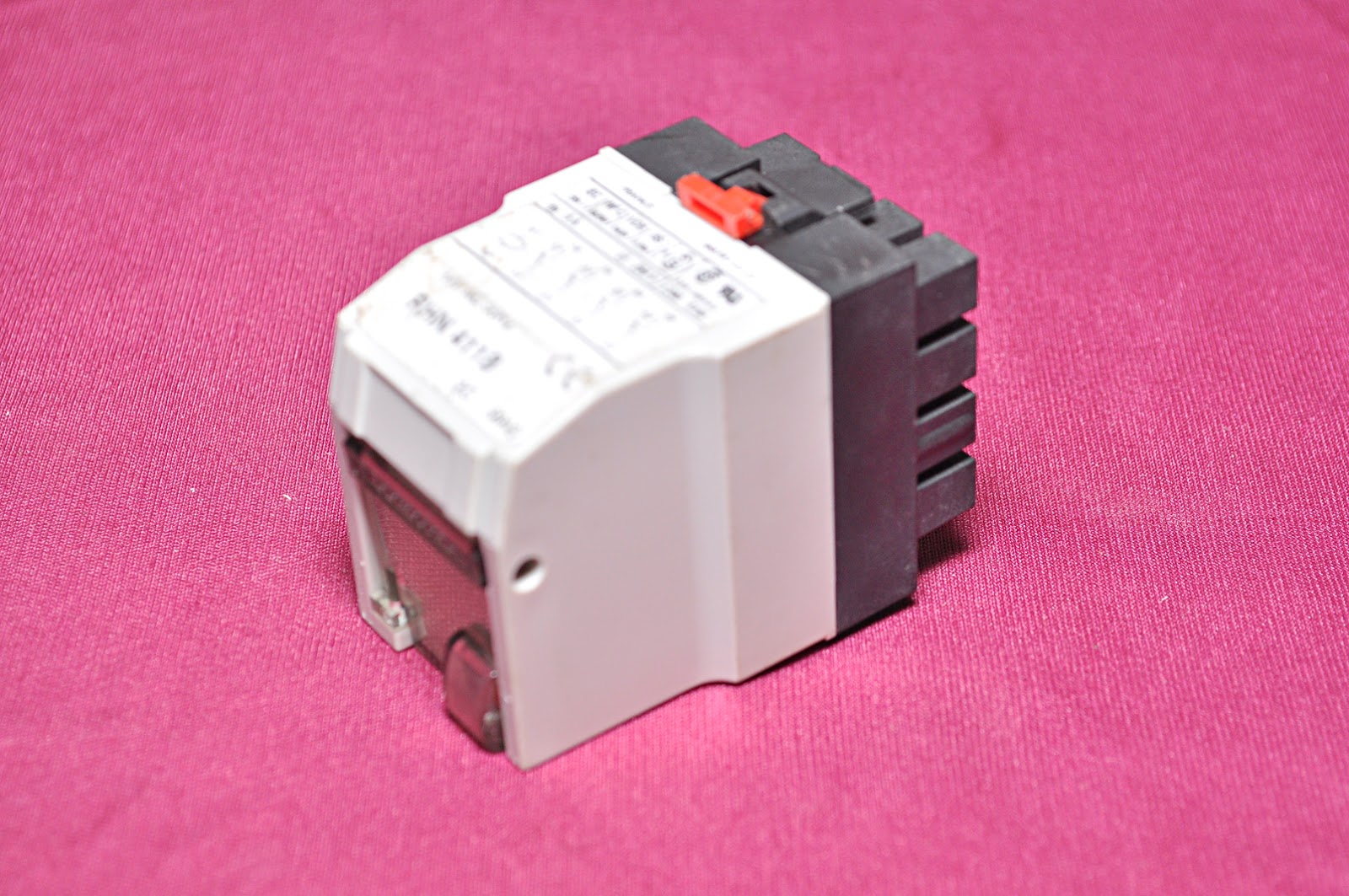 Telemecanique Rhn 411B Relay 24V 50Hz - Image 3