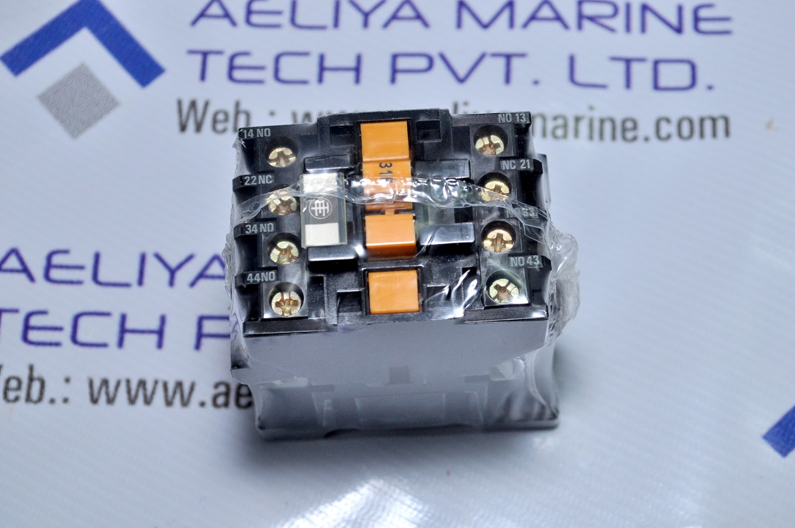 Telemecanique Ca2-dn1319. A65 Relay - Image 4