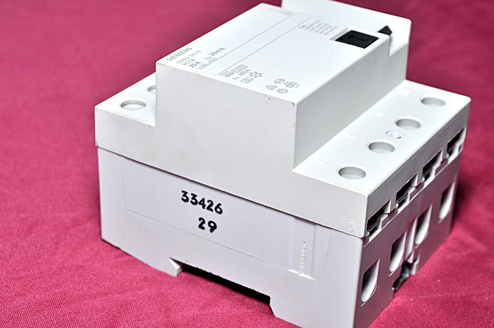 Siemens 5sm33426 current circuit breaker - Image 4