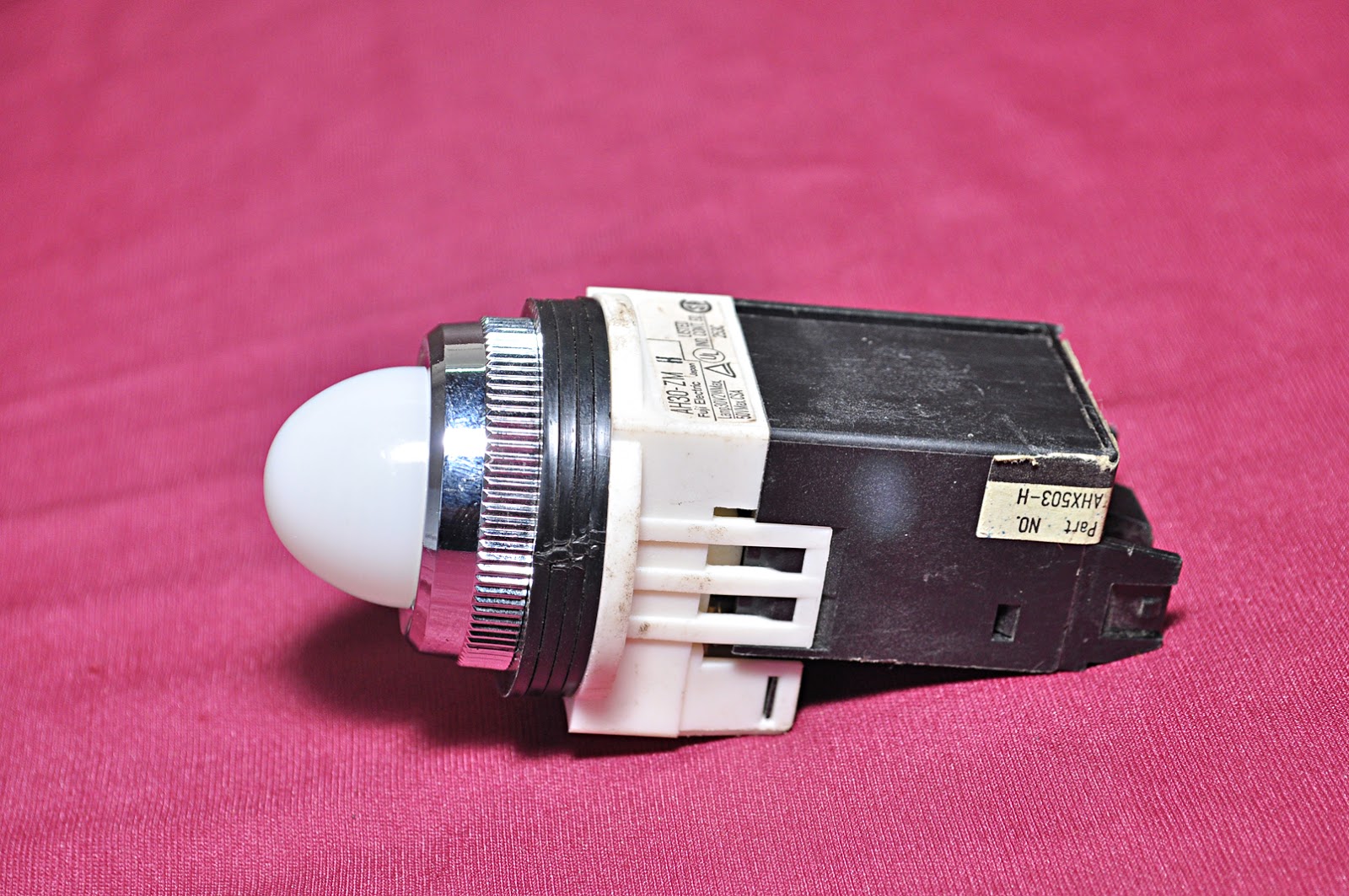 Fuji Electric White Indicator Command Switch Ah30-zm H - Image 2