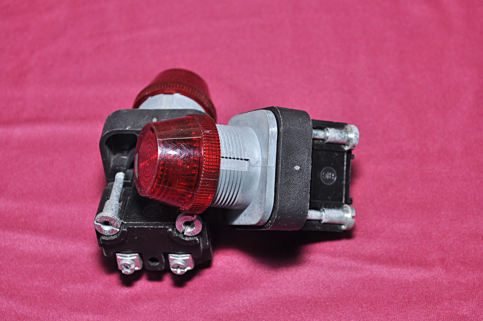 ALLEN-BRADLEY 800T-P16R SERIES N RED PILOT LIGHT - Image 2