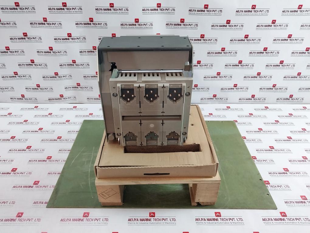 Schneider Electric Lv833163 Circuit Breaker - Image 4