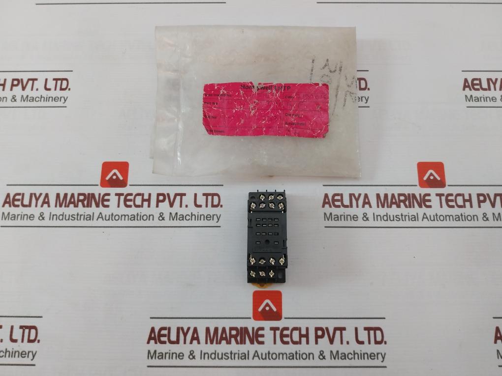 Omron Pyf14a-E Relay Socket 250v