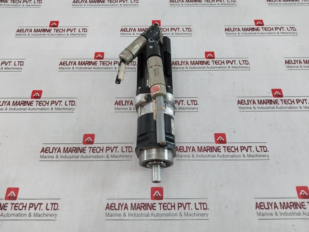 Lenze Mdsksrs036-13 Servo Motor 245v