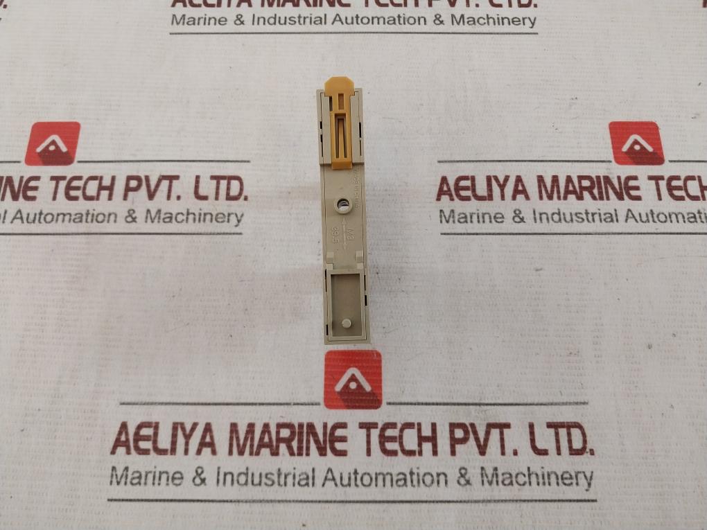 Omron P2rf-05-E Relay Socket 250v - Image 4