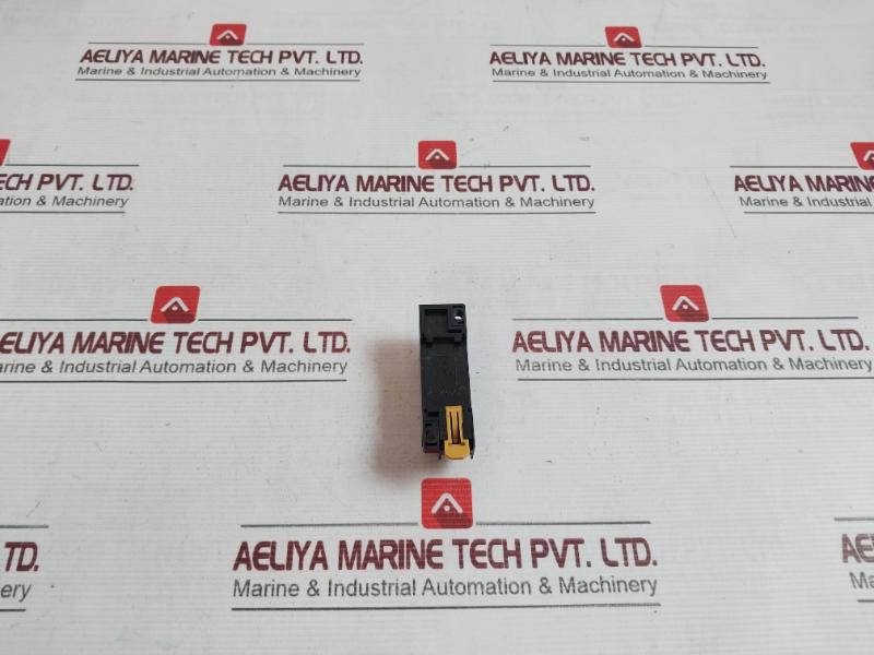 Omron Pyf08a-E Relay Socket 250v - Image 4