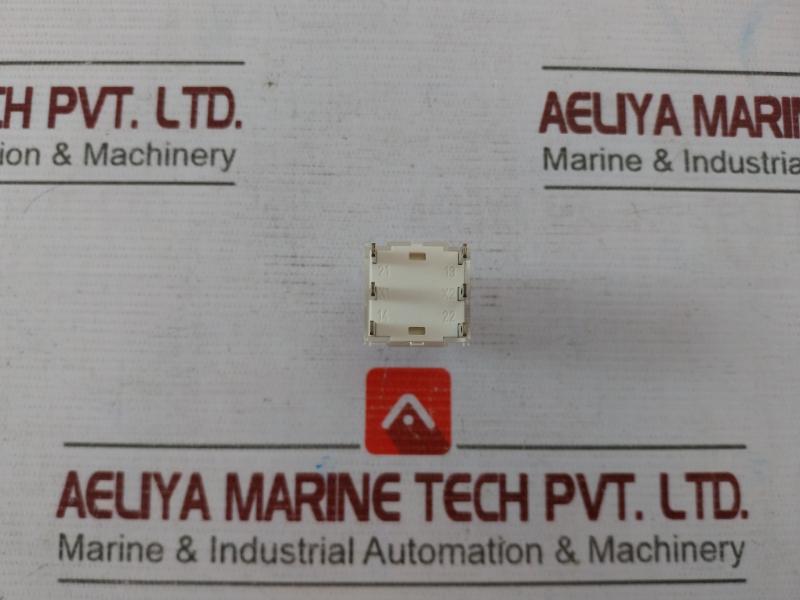 Schlegel Qxjt-Ge Switch W/Light 300v - Image 4