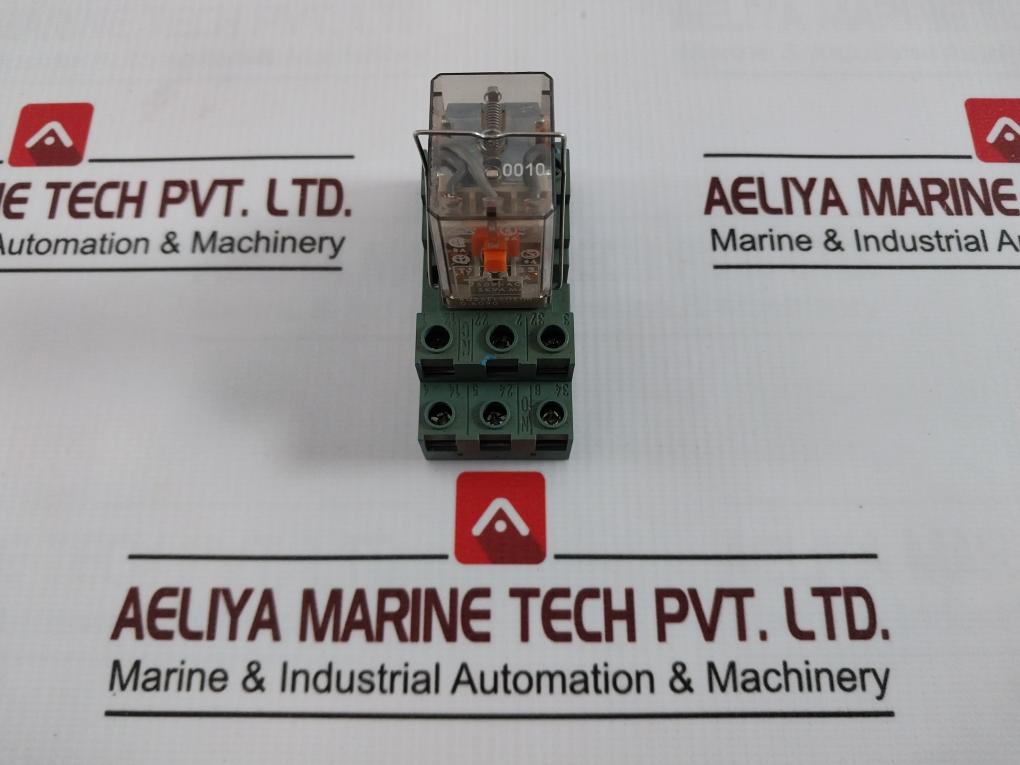 Finder 55.33 Minitur Socket Relay WBase 250v