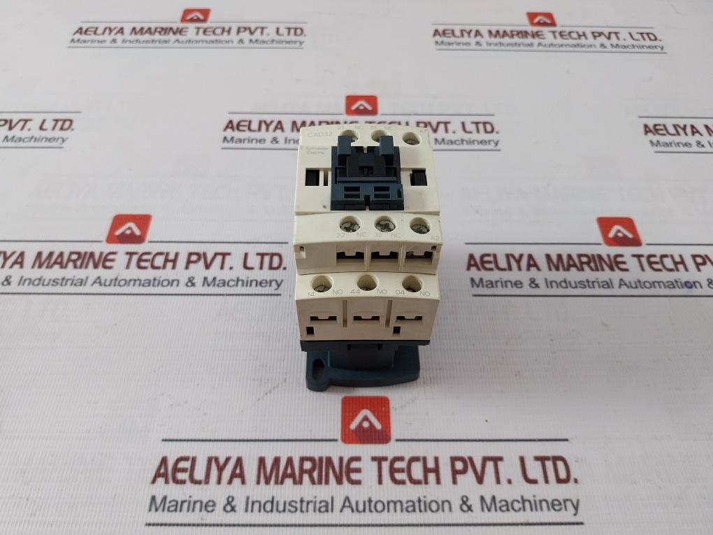 Schneider Electric Cad32 Control Relay 690v