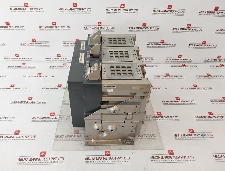 Schneider Electric Merlin Gerin Nw32 H1 Air Circuit Breaker 690v - Image 5