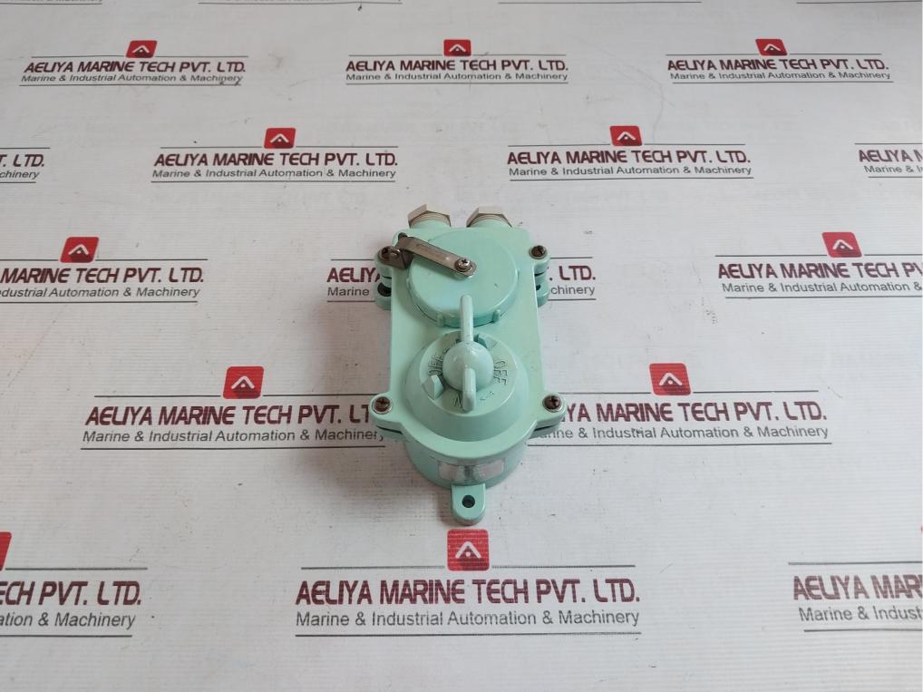 Senko Guchi Simr 3 Pins W.T.Receptacle WSwitch 250v