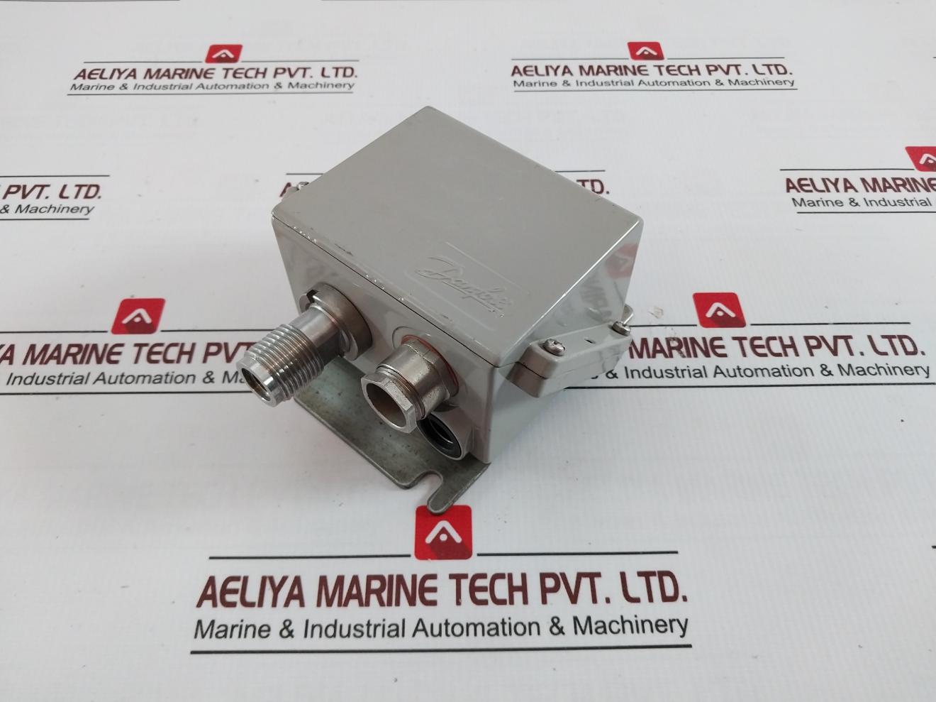 Danfoss Emp 2 Pressure Transmitter 24v - Image 3