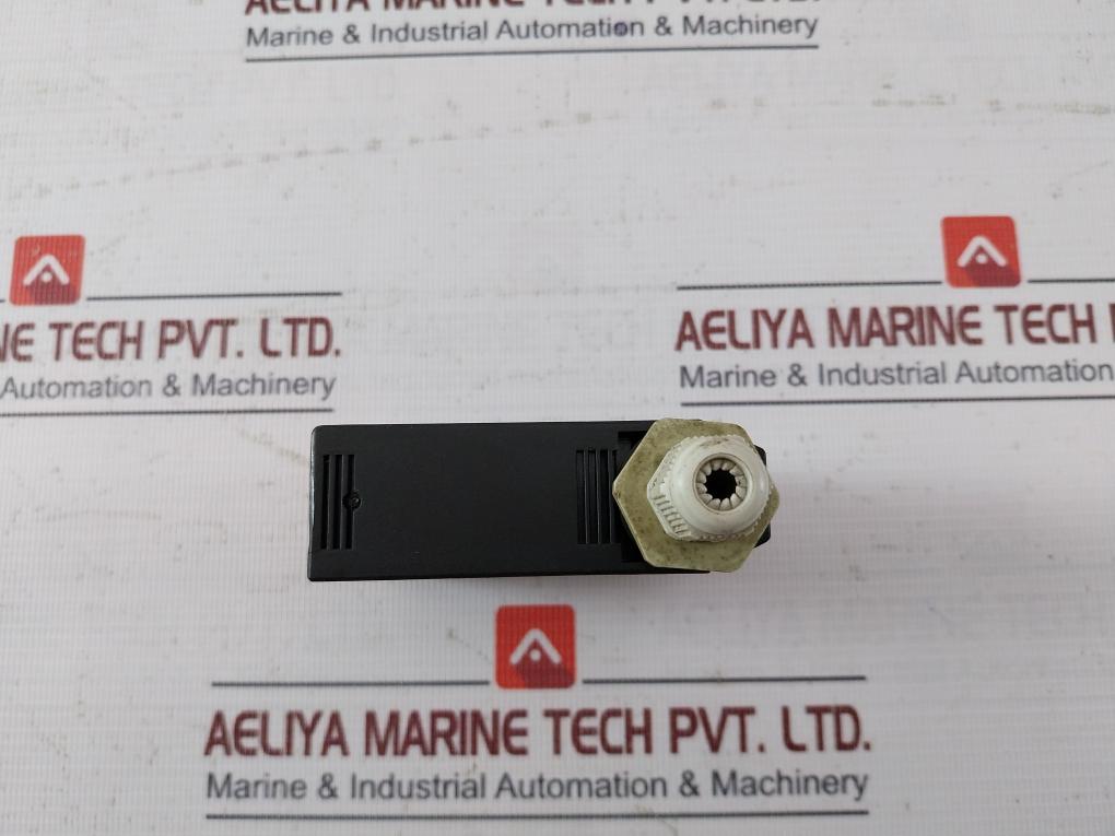 Omron E3jm-R4m4-G Photoelectric Sensor 250v - Image 4