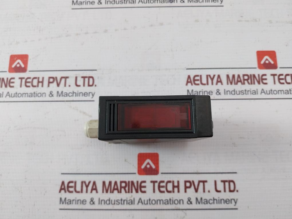 Omron E3jm-R4m4-G Photoelectric Sensor 250v