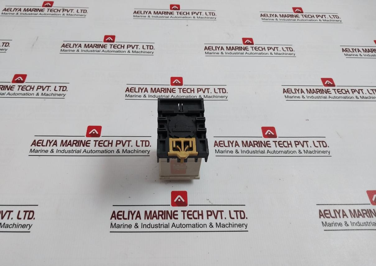 Omron H3cr-A8 Timer With Base 250v - Image 4