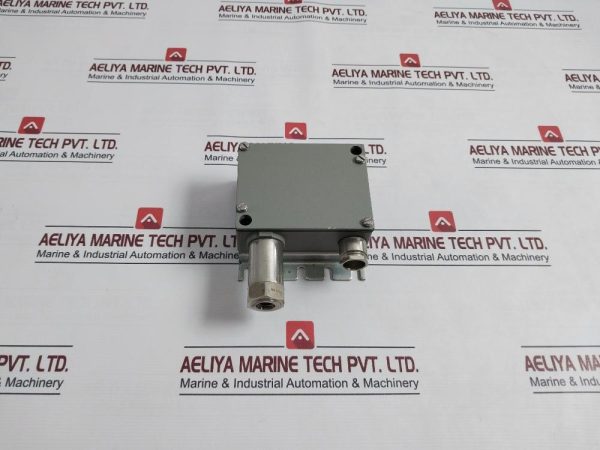 Trafag 8202.76.2210 Pressure Transmitter 34v