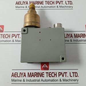 Trafag 941.2373.922 Electromechanical Pressure Switch 480v