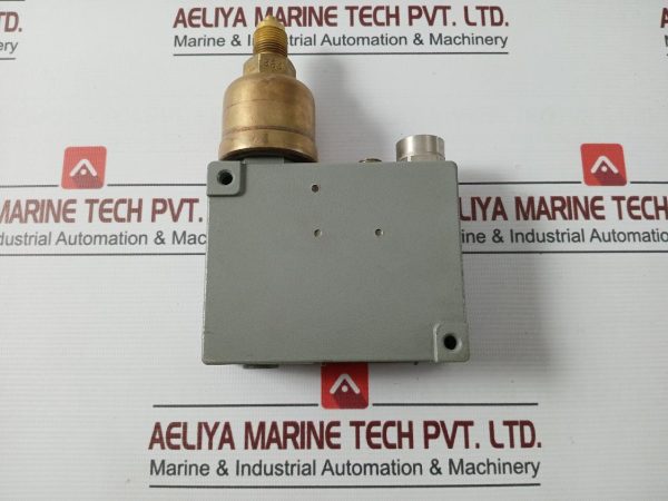 Trafag 941.2373.922 Electromechanical Pressure Switch 480v