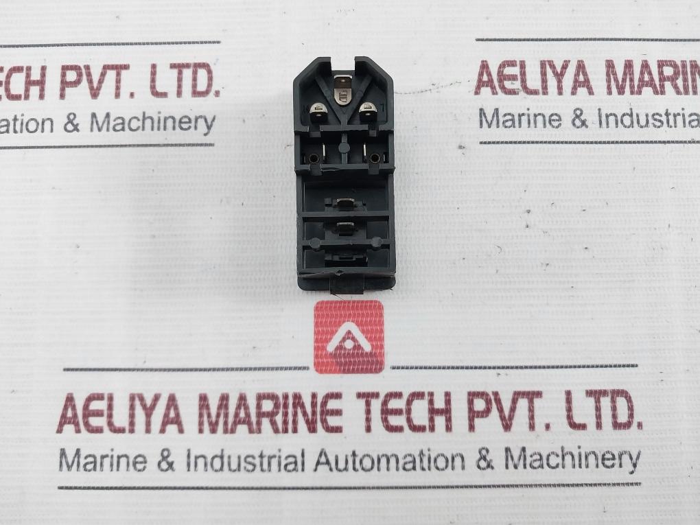 6762 6a 250v~ Connector With Switch