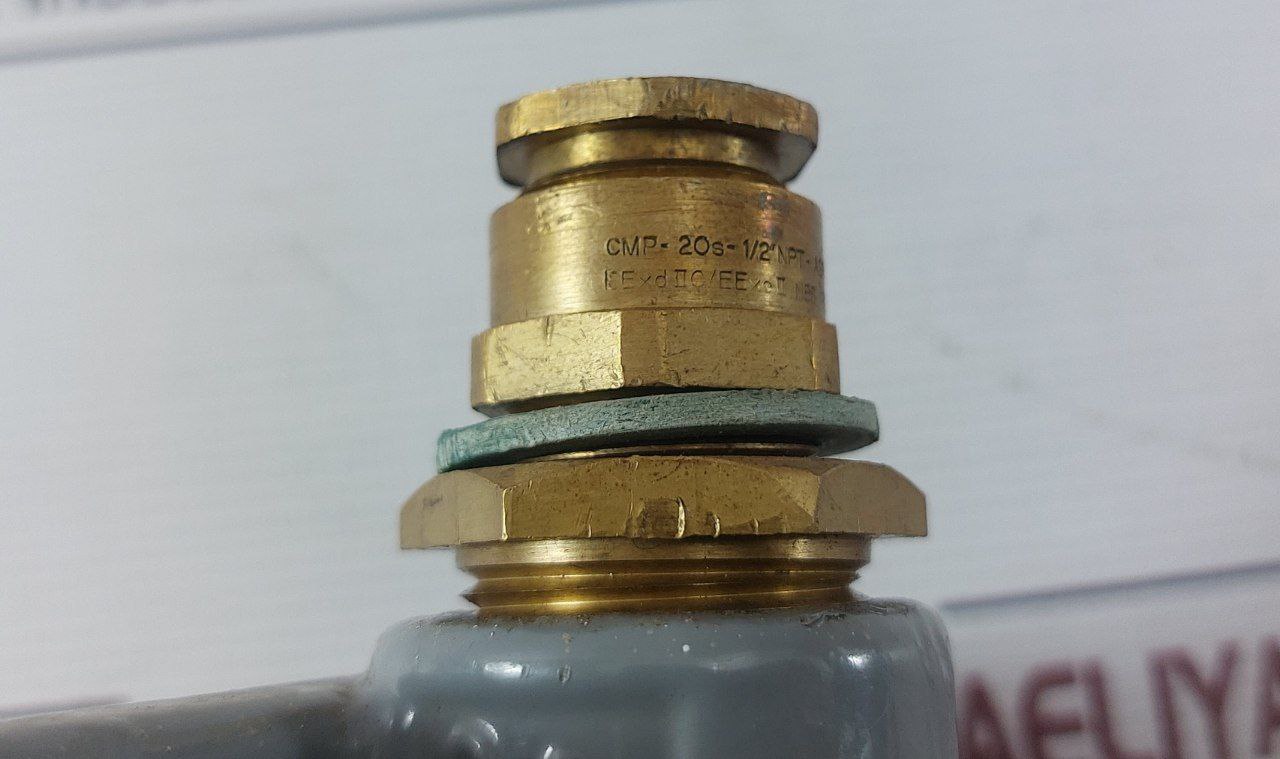 Hubbell 420r7w Sleeve Watertight Receptacle 480v - Image 5